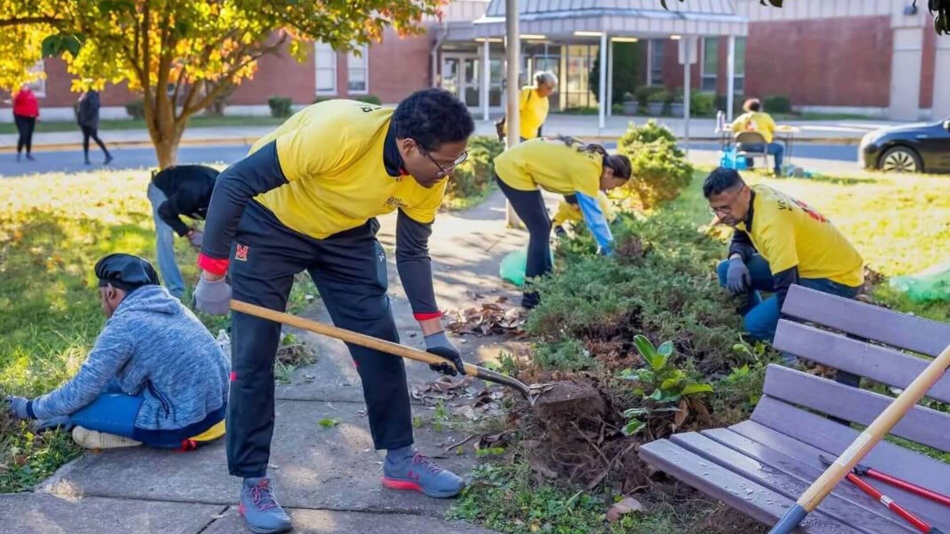 UMD community members working on Good Neighbor Day