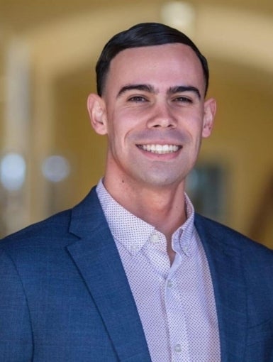 headshot of Javier De leon